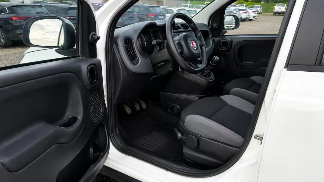 Fiat Panda 2019 - 7750 EUR, 123000 km - AUTO.MOTO.pt - 123000km - foto 5 de 8