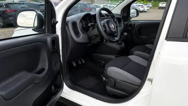 Fiat Panda 2019 - 7750 EUR, 123000 km - AUTO.MOTO.pt - 123000km - foto 5 de 8