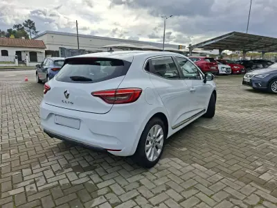 Renault Clio 2021 - 17000 EUR, 58800 km - AUTO.MOTO.pt - 58800km - foto 6 de 24