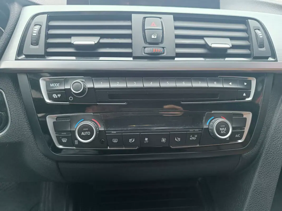 BMW 418 Gran Coupé 2017 - 19899 EUR, 172577 km - AUTO.MOTO.pt - 172577km - foto 28 de 32