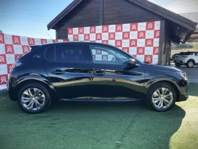 Peugeot e-208 2022 — foto 2 de 23