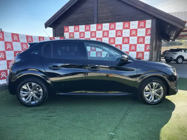 Peugeot e-208 2022 — foto 2 de 23