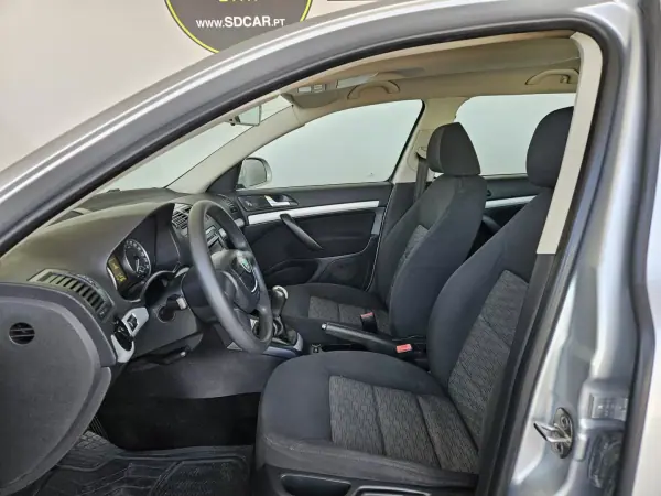 Skoda Octavia Break 2010 - 5950 EUR, 182000 km - AUTO.MOTO.pt - 182000km - foto 5 de 9