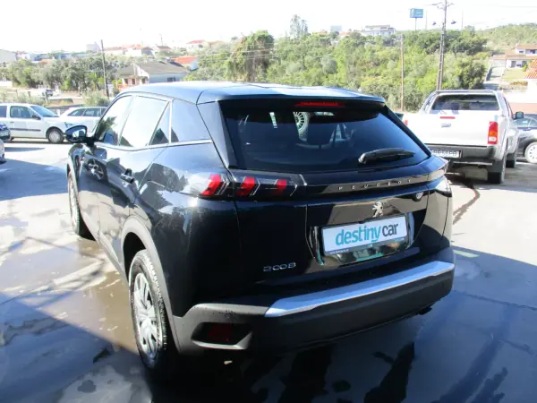 Peugeot 2008 2021 — foto 2 de 15
