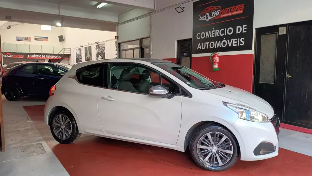 Peugeot 208 2016 - 11690 EUR, 138481 km - AUTO.MOTO.pt - 138481km - foto 4 de 54
