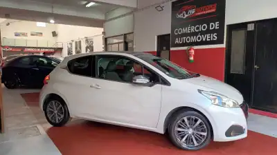 Peugeot 208 2016 - 11690 EUR, 138481 km - AUTO.MOTO.pt - 138481km - foto 4 de 54