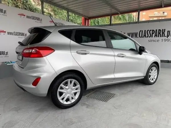 Ford Fiesta 2018 - 12500 EUR, 180000 km - AUTO.MOTO.pt - 180000km - foto 12 de 16