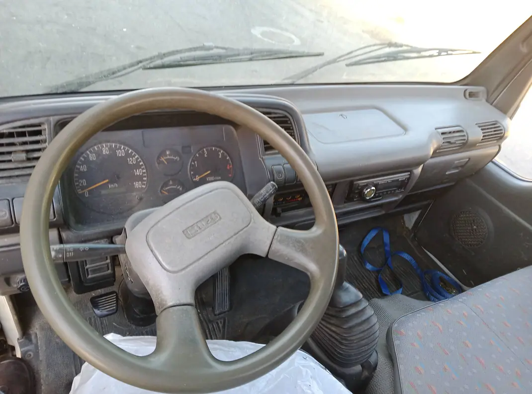 Isuzu NKR 1998 - 8500 EUR, 257000 km - 257000km - foto 5 de 6