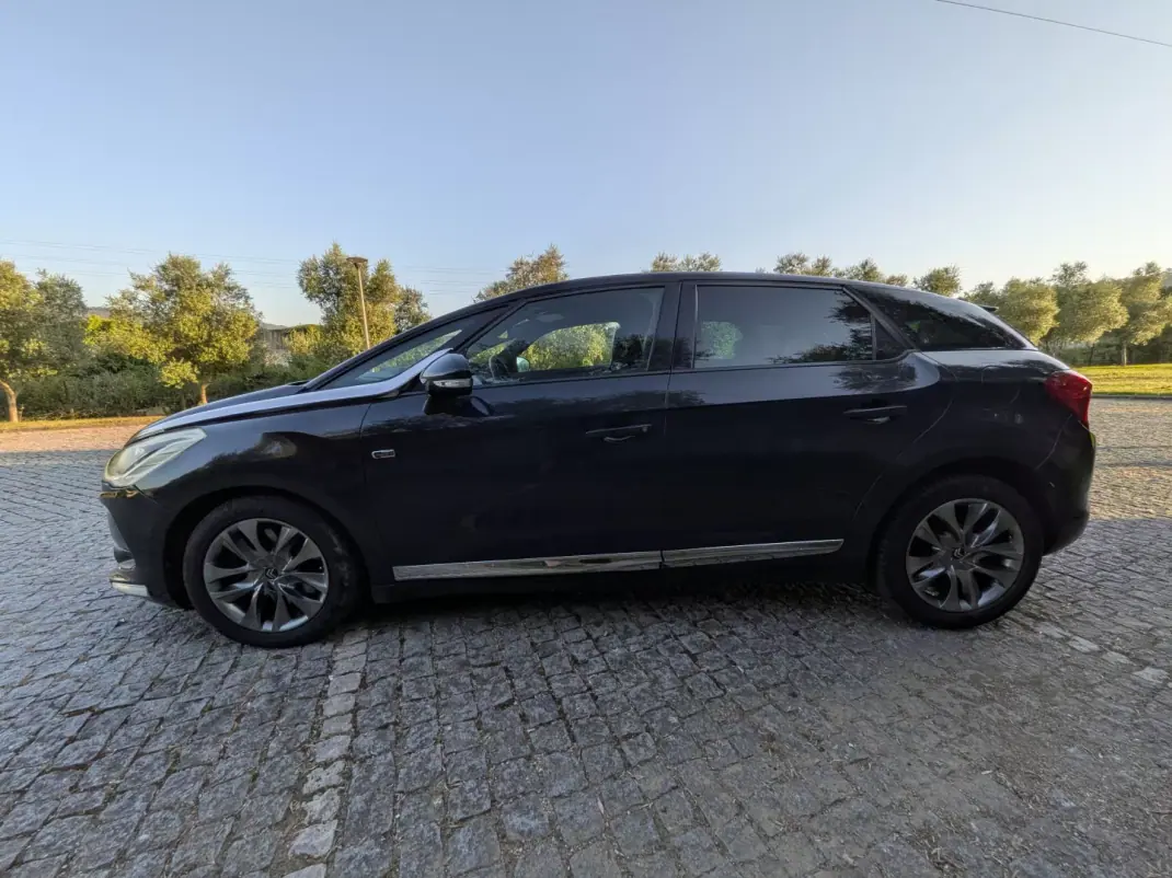 DS DS5 2014 - 10900 EUR, 19800 km - 19800km - foto 10 de 16