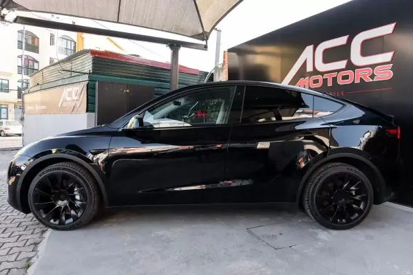 Tesla Model Y 2023 - 36990 EUR, 86000 km - AUTO.MOTO.pt - 86000km - foto 7 de 33