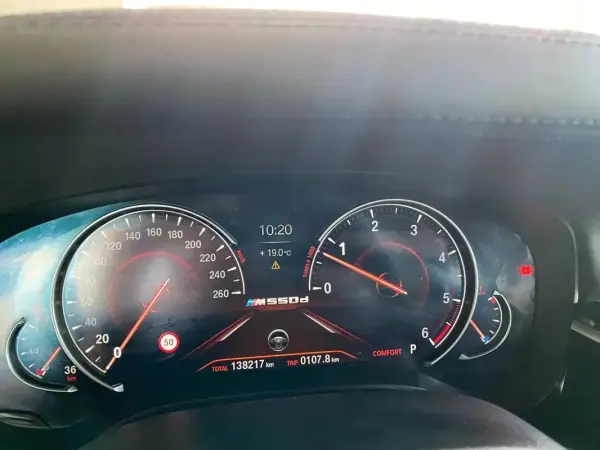BMW M550d 2017 - 44900 EUR, 138217 km - AUTO.MOTO.pt - 138217km - foto 31 de 55