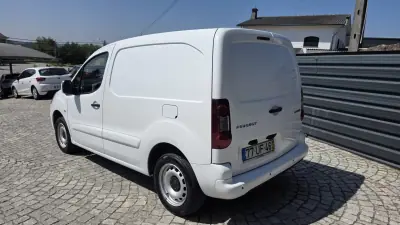 Peugeot Partner 2018 - 11490 EUR, 159000 km - AUTO.MOTO.pt - 159000km - foto 3 de 18