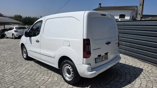 Peugeot Partner 2018 - 11490 EUR, 159000 km - AUTO.MOTO.pt - 159000km - foto 3 de 18