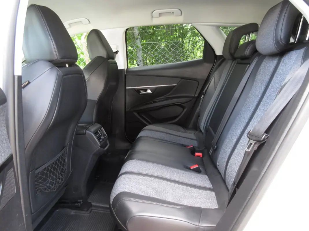 Peugeot 3008 2017 - 18990 EUR, 159000 km - AUTO.MOTO.pt - 159000km - foto 22 de 38