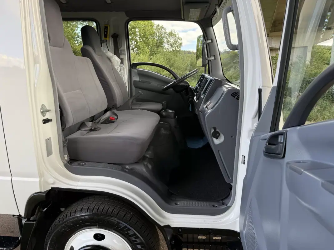 Isuzu 2013 - 23490 EUR, 102000 km - AUTO.MOTO.pt - 102000km - foto 19 de 26