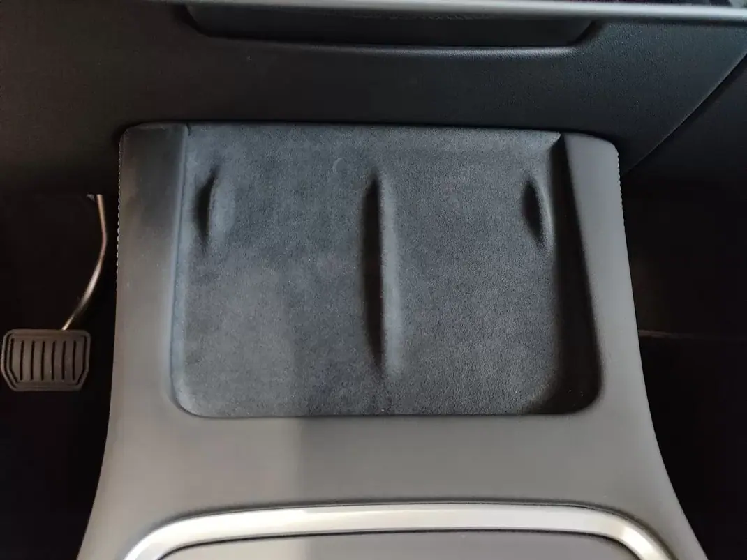 Tesla Model Y 2023 - 38900 EUR, 39000 km - AUTO.MOTO.pt - 39000km - foto 28 de 33