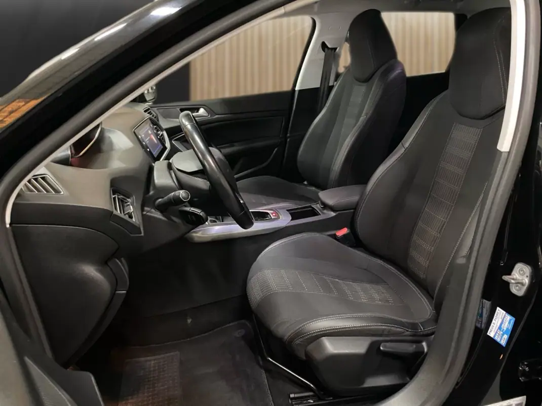 Peugeot 308 SW 2019 - 12450 EUR, 65800 km - AUTO.MOTO.pt - 65800km - foto 7 de 19