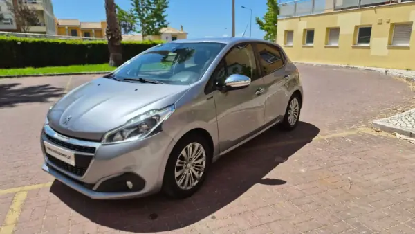 Peugeot 208 2019 - 9980 EUR, 50000 km - AUTO.MOTO.pt - 50000km - foto 5 de 14