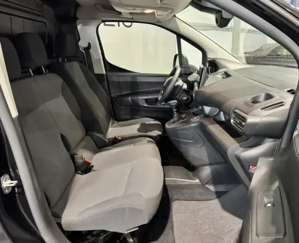Peugeot Partner 1.5 BlueHDi Standard 2024 - 18900 EUR, 78000 km - AUTO.MOTO.pt - 78000km - foto 10 de 38