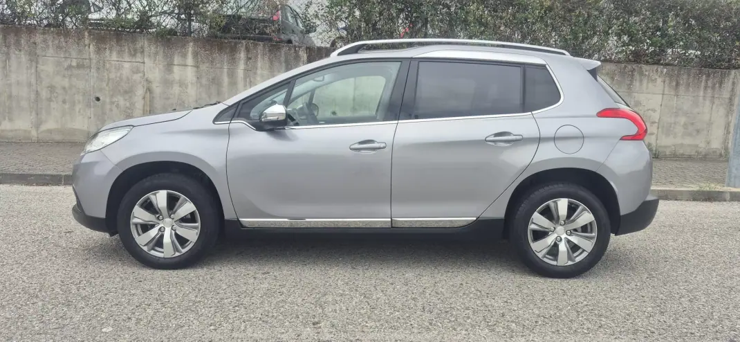 Peugeot 2008 2015 - 10750 EUR, 51000 km - 51000km - foto 4 de 26