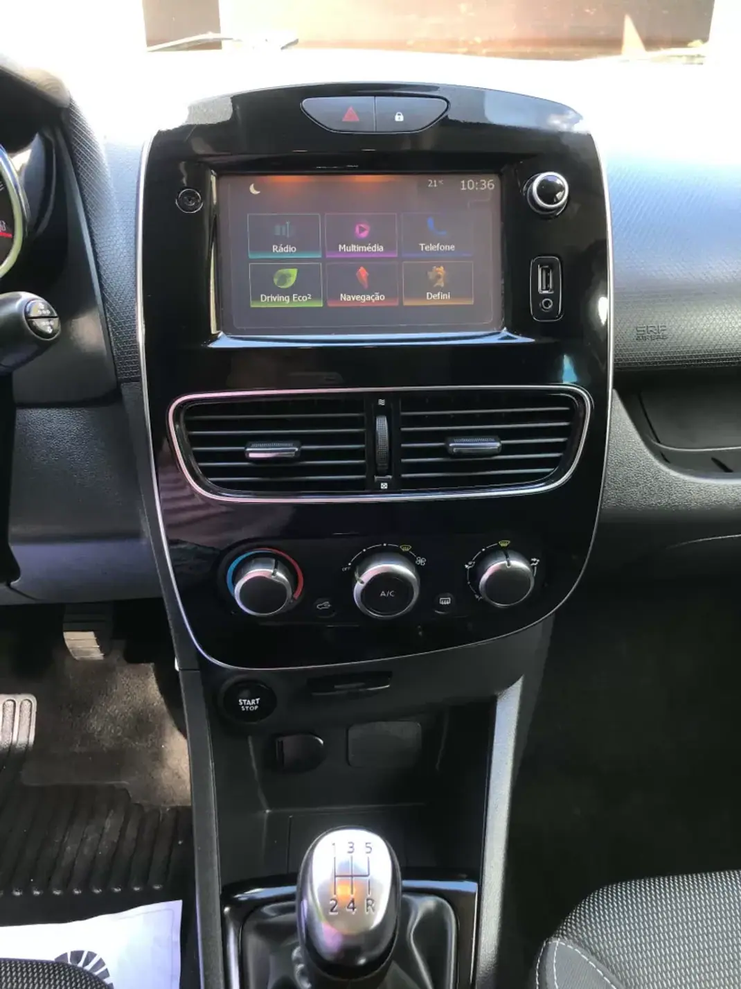 Renault Clio 2017 - 8900 EUR, 137000 km - 137000km - foto 14 de 27
