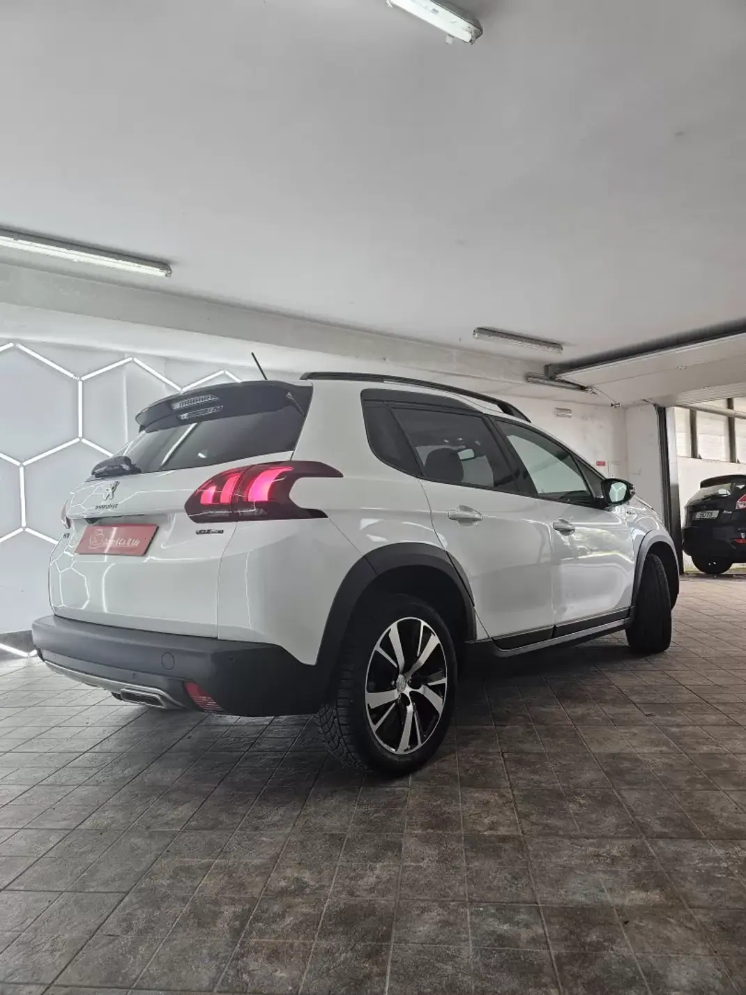 Peugeot 2008 2019 - 12850 EUR, 138694 km - AUTO.MOTO.pt - 138694km - foto 18 de 35