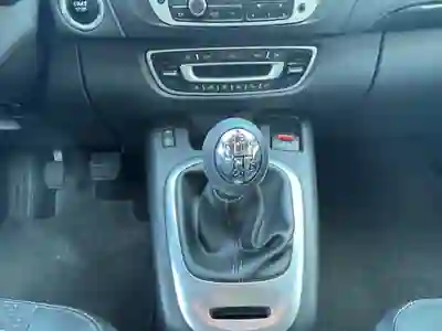 Renault Grand Scénic 2016 - 8150 EUR, 256000 km - AUTO.MOTO.pt - 256000km - foto 21 de 29