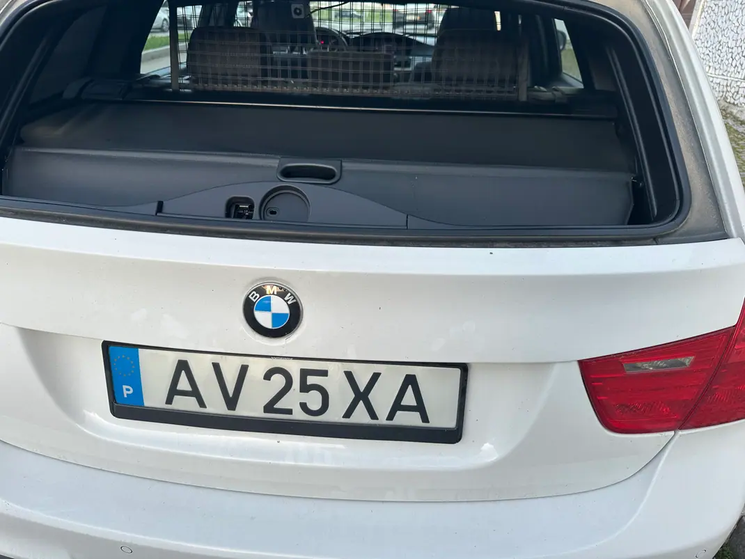 BMW 320 2012 - 12750 EUR, 259000 km - AUTO.MOTO.pt - 259000km - foto 16 de 19