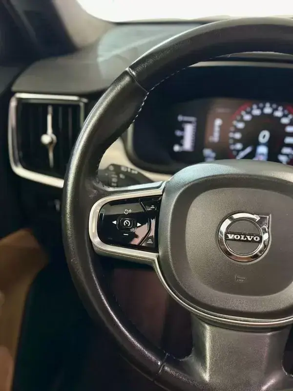 Volvo V90 2017 - 19750 EUR, 199000 km - AUTO.MOTO.pt - 199000km - foto 17 de 30