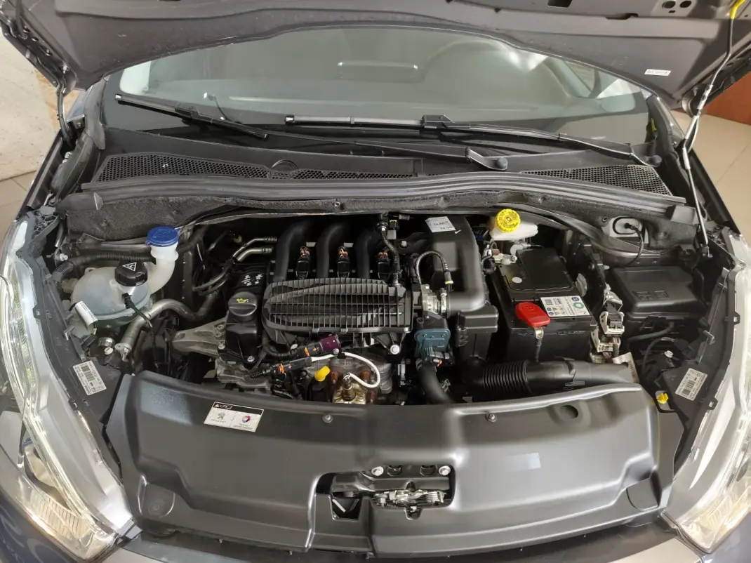 Peugeot 208 2018 - 9850 EUR, 48000 km - AUTO.MOTO.pt - 48000km - foto 23 de 23