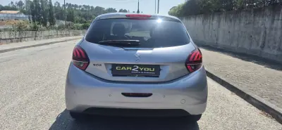 Peugeot 208 2019 - 10750 EUR, 107000 km - AUTO.MOTO.pt - 107000km - foto 28 de 29