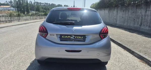 Peugeot 208 2019 - 10750 EUR, 107000 km - AUTO.MOTO.pt - 107000km - foto 28 de 29