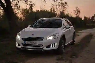 Peugeot 508 RXH 2014 - 9250 EUR, 259230 km - 259230km - foto 4 de 15