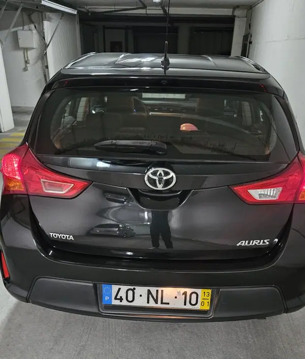 Toyota Auris 2013 - 9750 EUR, 210000 km - AUTO.MOTO.pt - 210000km - foto 2 de 7