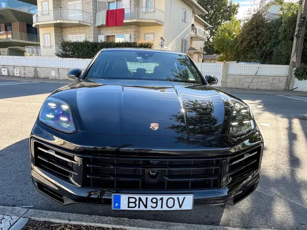 Porsche Cayenne Coupé 2024 — foto 3 de 9