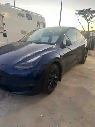 Tesla Model Y 2023 - 25000km
