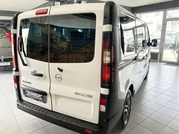 Opel Vivaro 2018 - 22600 EUR, 131722 km - AUTO.MOTO.pt - 131722km - foto 3 de 24