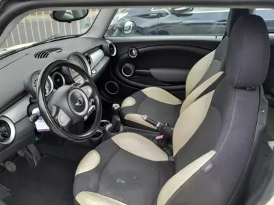 MINI Cooper 2008 - 9900 EUR, 208661 km - AUTO.MOTO.pt - 208661km - foto 9 de 14