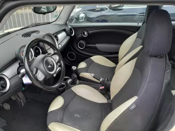 MINI Cooper 2008 - 9900 EUR, 208661 km - AUTO.MOTO.pt - 208661km - foto 9 de 14