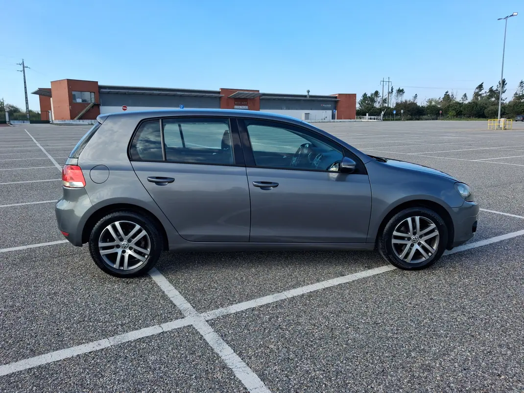 Volkswagen Golf 2010 - 6999 EUR, 195500 km - AUTO.MOTO.pt - 195500km - foto 5 de 20