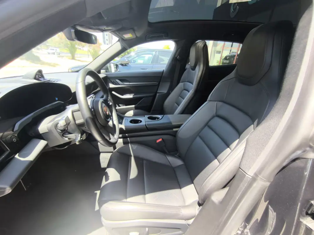 Porsche Taycan Sport Turismo 2024 - 92500 EUR, 36000 km - 36000km - foto 11 de 25