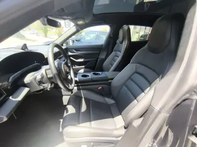 Porsche Taycan Sport Turismo 2024 - 92500 EUR, 36000 km - AUTO.MOTO.pt - 36000km - foto 11 de 25