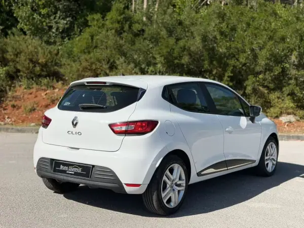 Renault Clio 2019 - 9900 EUR, 129750 km - AUTO.MOTO.pt - 129750km - foto 12 de 18