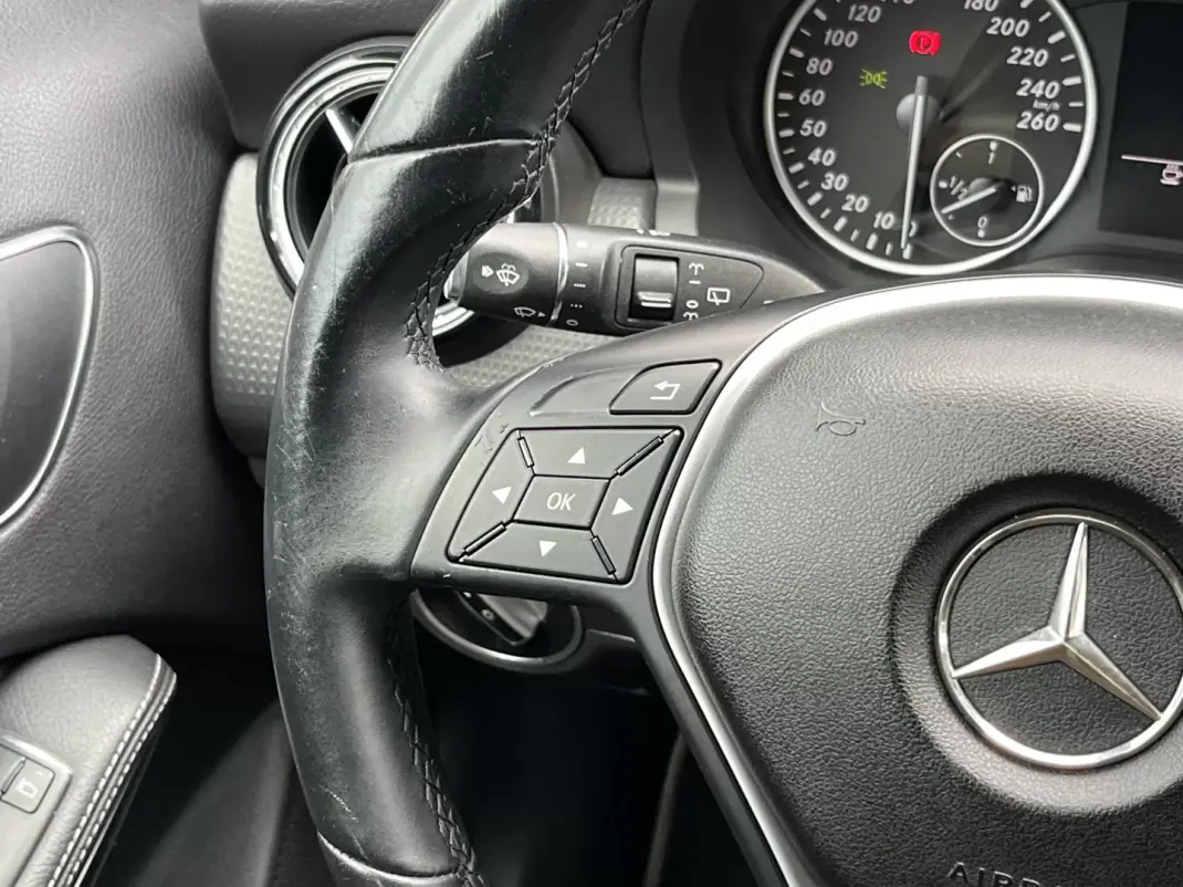 Mercedes-Benz A 180 2013 - 14800 EUR, 287000 km - AUTO.MOTO.pt - 287000km - foto 18 de 26