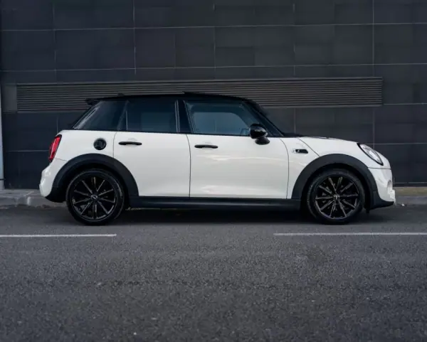 MINI Cooper 2015 - 19990 EUR, 135300 km - AUTO.MOTO.pt - 135300km - foto 5 de 54