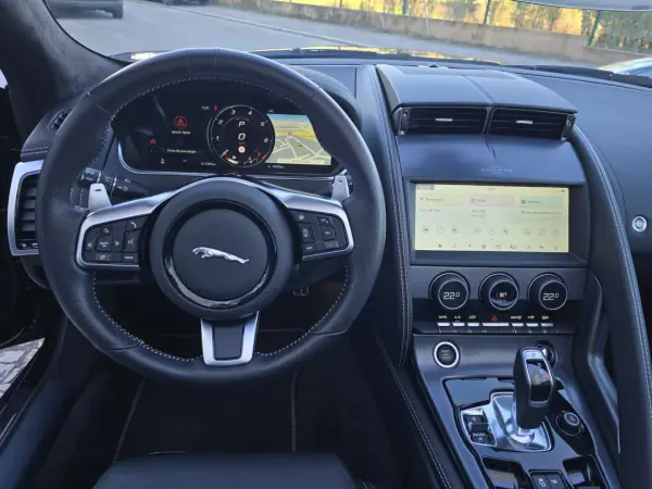 Jaguar F-Type 2022 - 67450 EUR, 11000 km - AUTO.MOTO.pt - 11000km - foto 16 de 19
