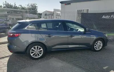 Renault Mégane 2017 - 13000 EUR, 126120 km - AUTO.MOTO.pt - 126120km - foto 18 de 19