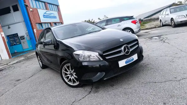 Mercedes-Benz A 180 2013 - 11900 EUR, 187000 km - AUTO.MOTO.pt - 187000km - foto 9 de 26