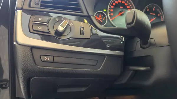 BMW 520 2011 - 10900 EUR, 370543 km - AUTO.MOTO.pt - 370543km - foto 34 de 54