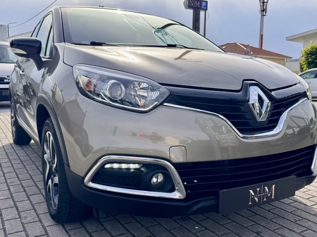 Renault Captur 2015 - 10990 EUR, 137000 km - AUTO.MOTO.pt - 137000km - foto 5 de 19